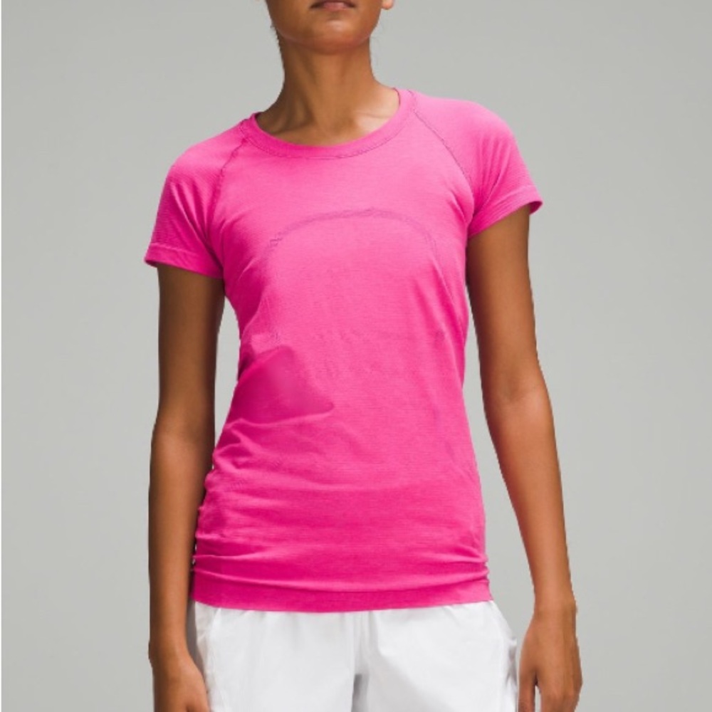 lululemon Women’s SONIC PINK Swiftly Tech Short Sleeve Shirt